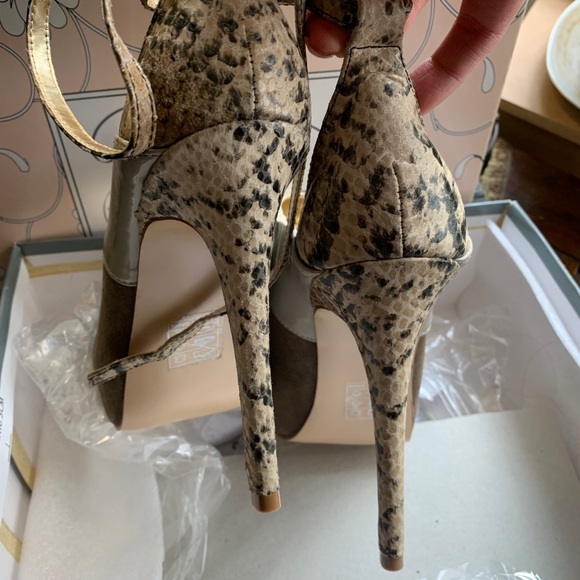 NIB ❤️ENVY HIGH HEELS ( double platform) closed toes - Picture 3 of 10